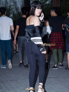 性感丰腴、黑色紧身弹力裤美女