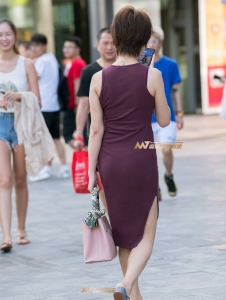 紫红包臀裙美少妇