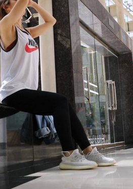 71870在学校里换袜子的长腿美女同学视频