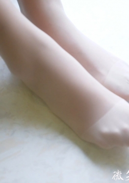 60295坐在窗台上的肉丝足翘臀大长腿美女视频