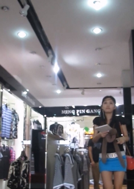 70414-70416在店里直接搭讪换肉丝足的长腿美女视频