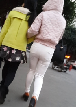 59718-59719白色紧身裤翘臀大长腿美女视频