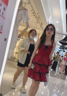 68176穿着红色短裙的大长腿无nei小姐姐小姐姐视频