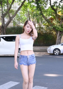 72829-72845牛仔热裤大白腿女同学喊我逛街视频