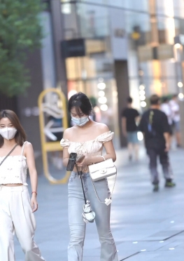 61966牛仔裤女孩