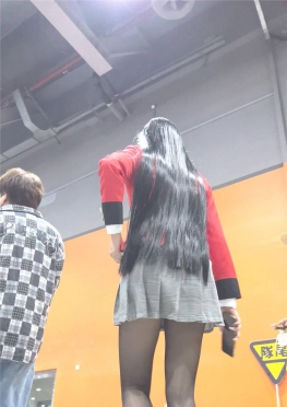 68787漫展现场的黑黑大长发jk超短裙黑丝小姐姐极品女孩视频
