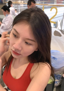 71291爱逛街爱自拍的紧身短裤长腿女孩视频