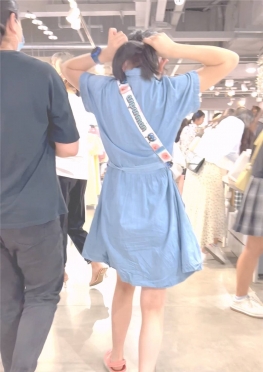 68480戴着口罩扎辫子的可爱小姐姐视频