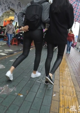 59222-59223-59224-59225逛街的黑色紧身皮裤翘臀长腿美女视频