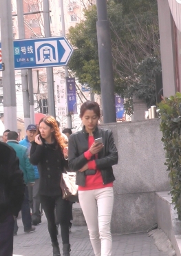 61269-61270-61271-61272-61273白色紧身裤翘臀美女视频