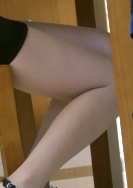 58708图书馆里的大白腿美女同学