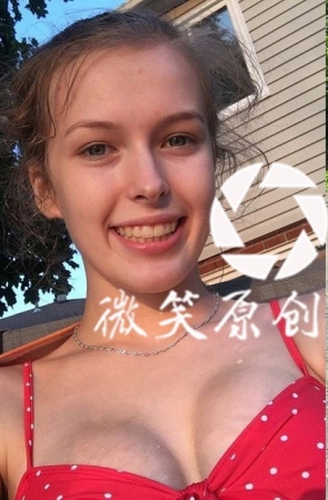 阳光下的黑色紧身裤翘臀美女，性感美臀大长腿女孩图