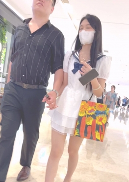 68574逛街的白色短裙长腿小姐姐视频