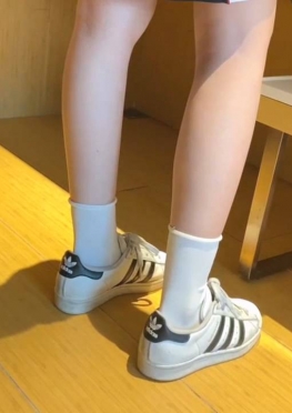 73824大学女同学穿着制服短裙黑丝足长腿美女视频