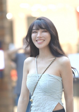 61973黑色紧身裤长腿女孩