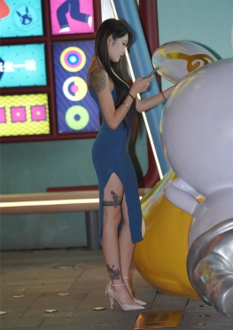 4994纹S蓝色开叉Q【177P】夜晚纹身开叉长裙长腿女孩套图