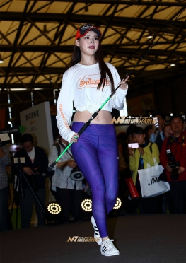 小红帽紧身运动裤展示 瑜伽裤长腿翘Tun小姐姐