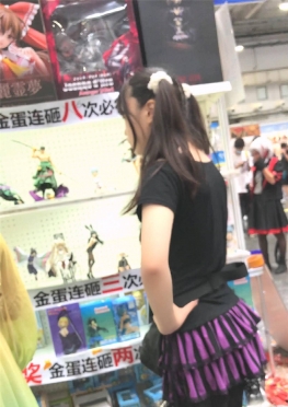 67421-67422超可爱的短裙黑丝网袜小姐姐视频