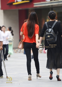 红衣长发妹子