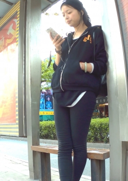 61259等公交的黑色紧身裤美女视频
