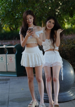 No.9531 白套装Q【53P】两位白色短裙大白腿长腿美足美女套图