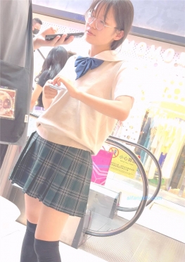 68619穿着jk短裙逛商场的长筒袜小姐姐小姐姐视频