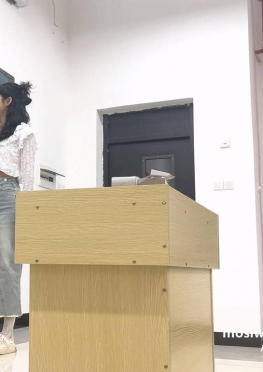 69177在教室里学习的白色网袜长腿学妹小姐姐视频