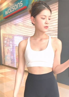 64621魔镜街拍第一站黑色半透明紧身瑜伽裤大长腿美女视频