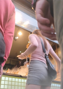 68187逛街的灰色短裙包裙大长腿白丝小姐姐小姐姐视频