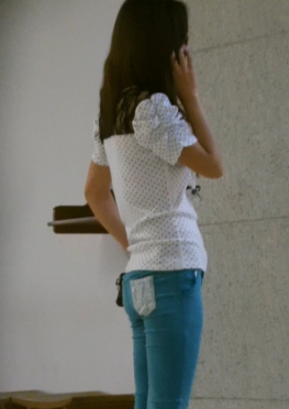 58769-58770-58771打电话的紧身裤美女视频
