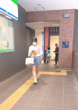 68259乘坐动车坐在我对面的牛仔短裙长腿小姐姐格局大视频