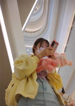 68125逛商场的牛仔短裙长腿女孩视频