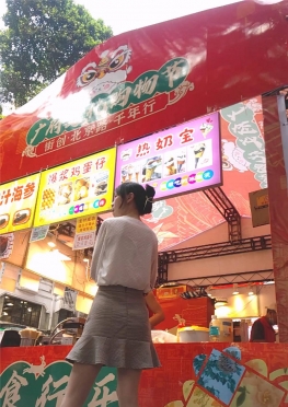 68199摊位上买东西的短裙肉丝足大长腿女孩子视频