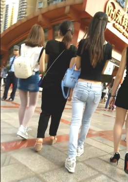 61200逛商超的牛仔裤美女视频