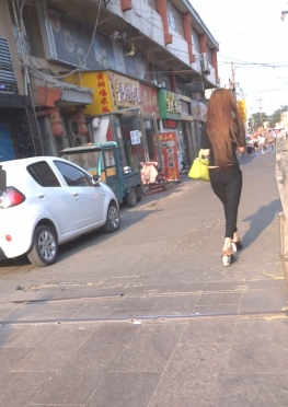 61283黑色紧身裤翘臀美女视频