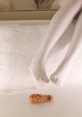 71500来家里传白袜踩鸡腿的美女同--视频