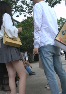 74881-74882爱逛街的jk短裙大长腿美女视频