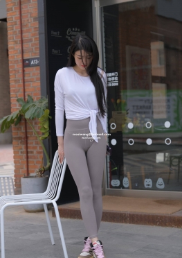8396HUS瑜JAKu【603P】闲逛的灰色瑜伽裤长腿美女套图