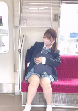 68366-68367乘坐地铁害羞的jk短裙双马尾可爱小姐姐视频