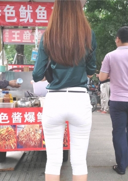 64401-64406逛街的白色紧身裤长腿美腿女孩视频