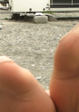 70205-70225天台上的白色紧身裤肉丝足大长腿美女视频