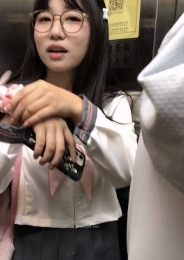69312电梯里偶遇jk短裙白袜可爱小姐姐视频