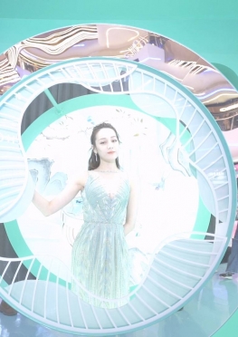 67918-67947活动现场的美胸迪丽热巴美女视频