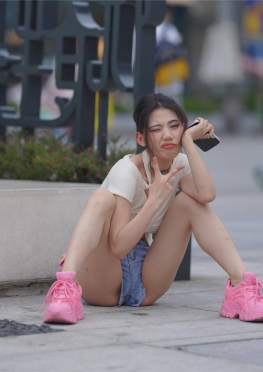 4716牛仔Rk【419P】大街上练习的超短牛仔热裤短裤美女图片