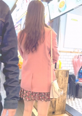 68491一个人在店里吃东西的帆布鞋短裙小姐姐小姐姐视频