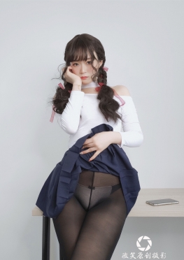 白银81 NO.005 邻家大姐姐的黑丝 [45P-1V]