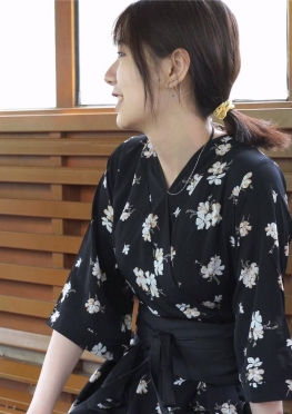 69002魔镜街拍第一站肉丝足大长腿女大学生视频