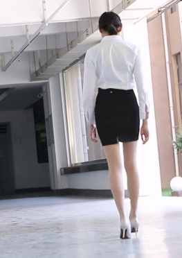 71885-71886在学校里练习姿势的制服短裙长腿美女同学视频