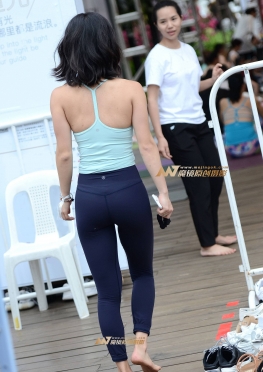 美女在等人吗？