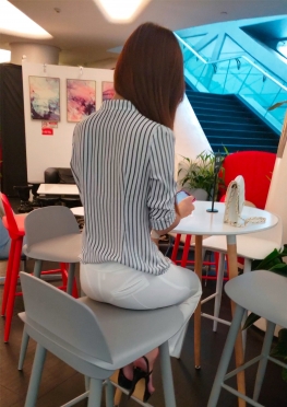 61506-61507-61508-61509-...61515逛街的白色紧身裤翘臀美女视频